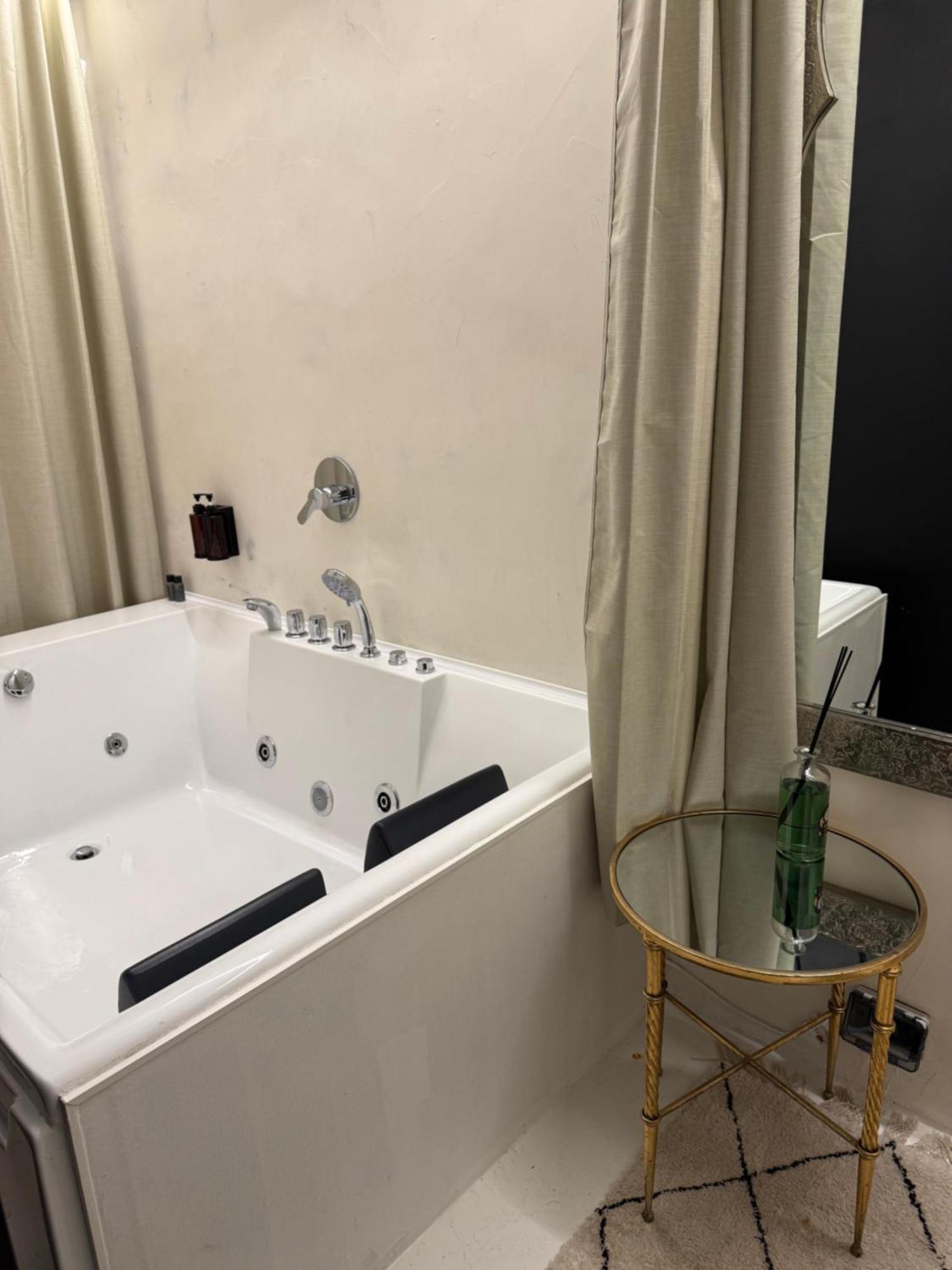 Les Chambres De Amelie B&B 볼로냐 외부 사진