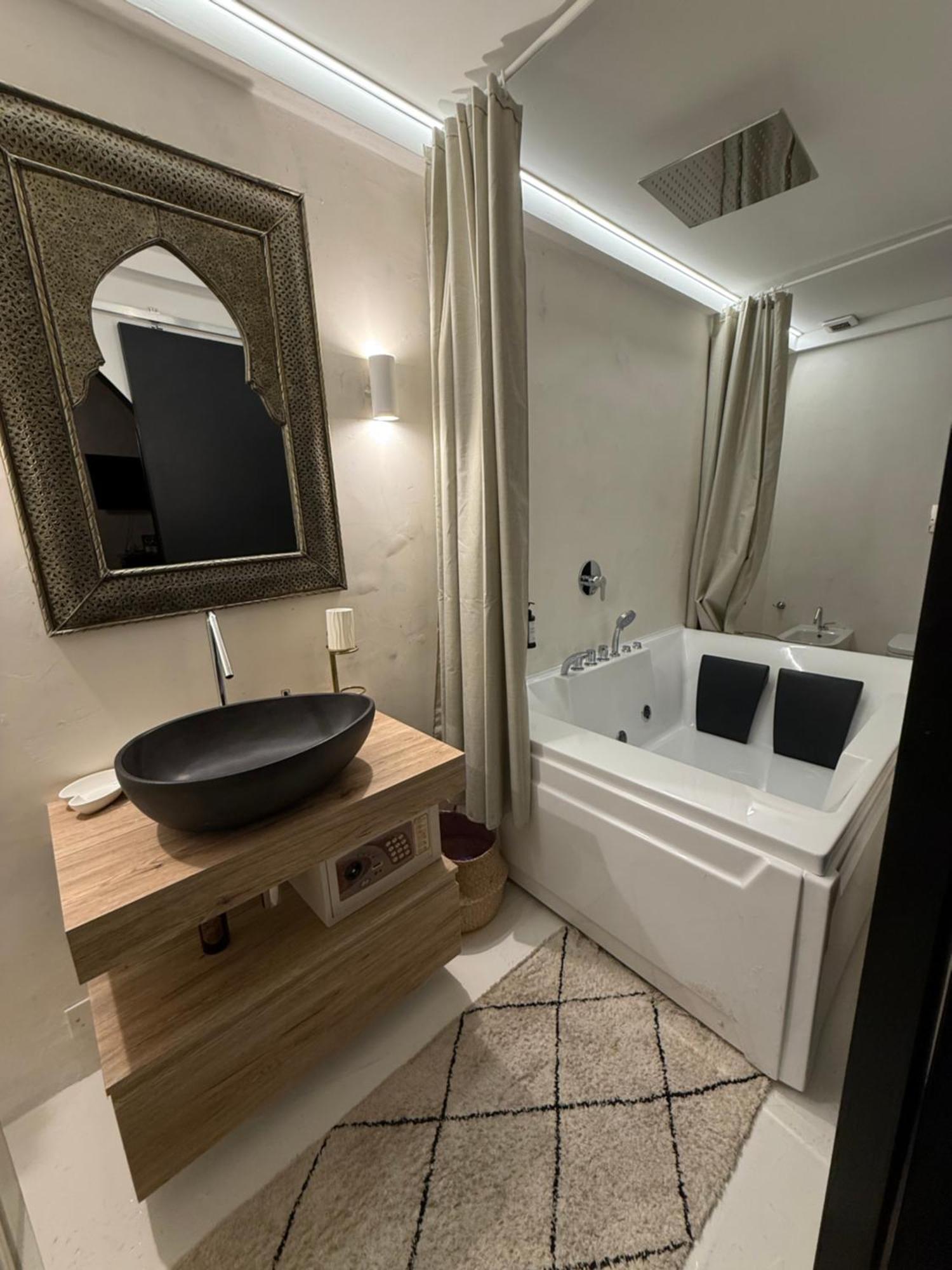 Les Chambres De Amelie B&B 볼로냐 외부 사진